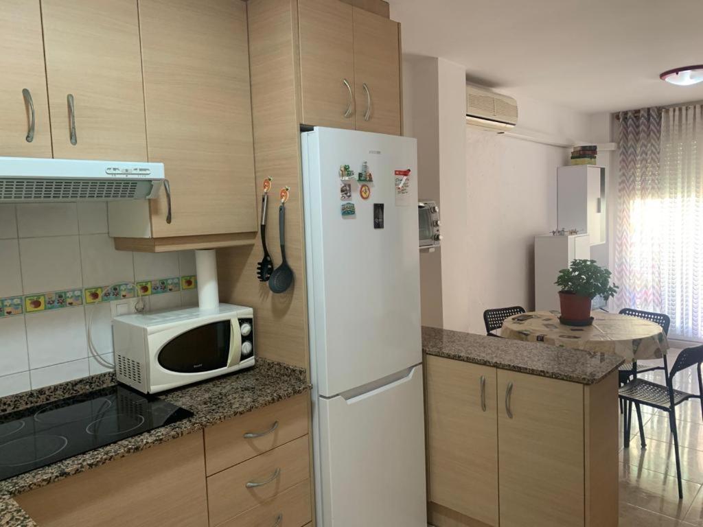 Alquilo Hermoso Apartamento En La Paradisiaca Oropesa Del Mar, 2Habitaciones, 1 Bano, Cocina, Salon, Aire Acondicionado Y Balcon A 400 Metros De La Playa Morro De Gos, Muy Cerca De Supermercados, Comercios Y Bares Zewnętrze zdjęcie